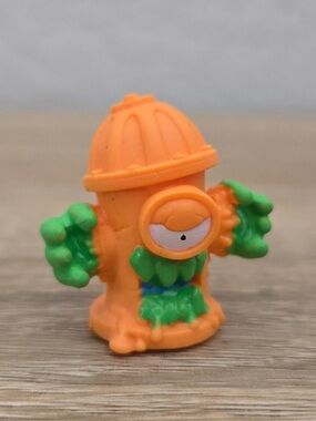 MrBeast Lab Swarms ALPHA Micro Beast Grumpy Geyser 1-003 Common